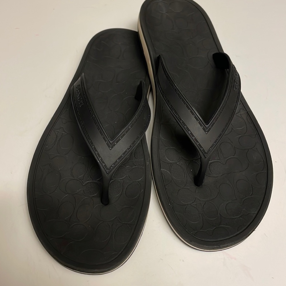 COACH “Dahlia” Flip Flop Thong Sandals.     Size -7.  Preowned.